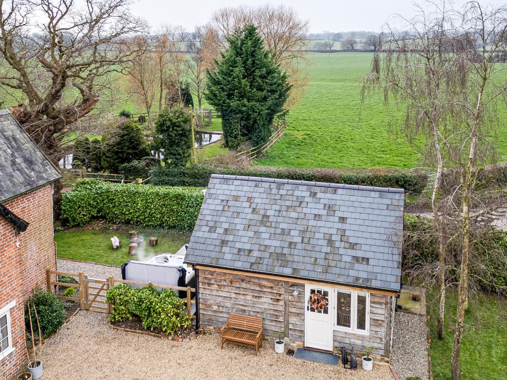 Oak Tree Hideaway Villa Whitchurch  Kültér fotó