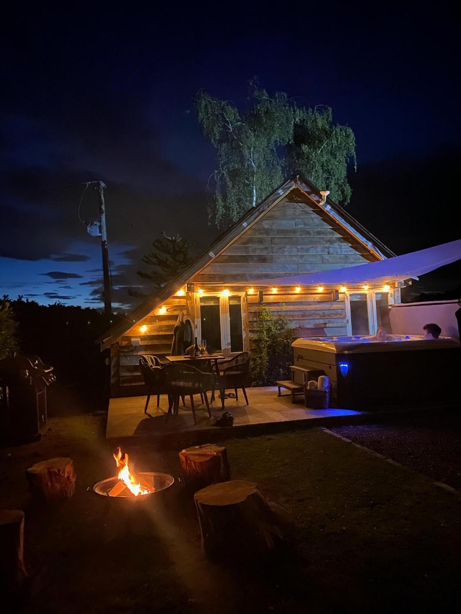Oak Tree Hideaway Villa Whitchurch  Kültér fotó