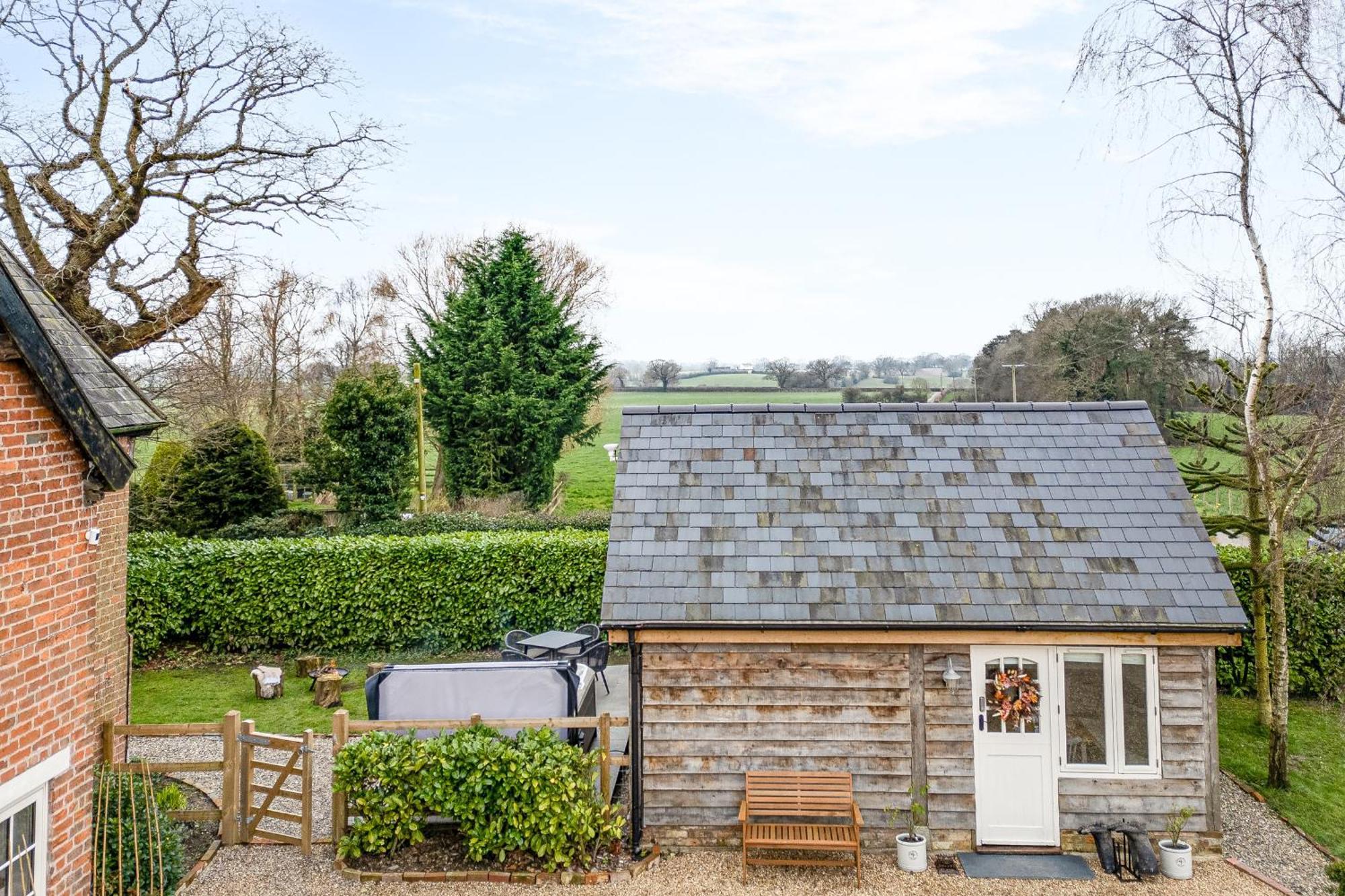 Oak Tree Hideaway Villa Whitchurch  Kültér fotó